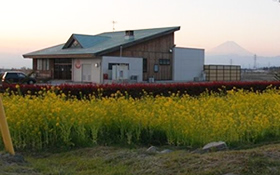 隣接する韮崎旭温泉